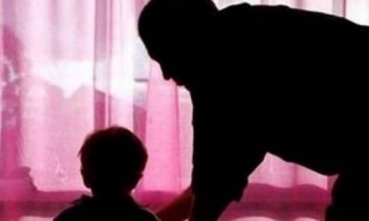 Παιδόφιλοι βιντεοσκοπούσαν μαθητές μέσα σε τάξη