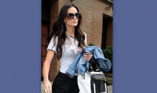 H Demi Moore ψώνισε στην Γλυφάδα μιλώντας ελληνικά!