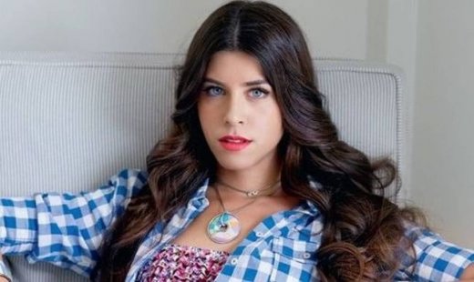 Demy: Παραμένει στην κορυφή των charts για δέκατη εβδομάδα με το «Πόσες χιλιάδες καλοκαίρια»