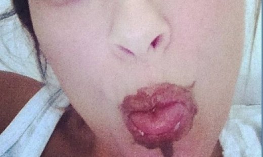 Ελληνίδα παρουσιάστρια πασαλειμμένη με σοκολάτα! (φωτό)