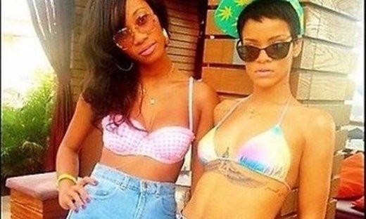 Rihanna: Έτοιμη για μπάνιο!