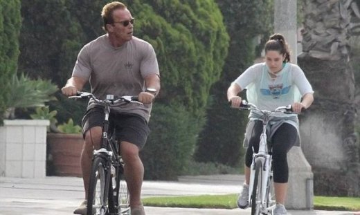 Arnold Schwarzenegger: Βόλτες με το ποδήλατο και την κόρη του