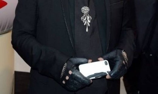 «H μητέρα μου έλεγε ότι μοιάζω με γριά λεσβία»- Ποιος σχεδιαστής έκανε αυτή τη δήλωση;