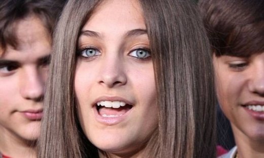 Η κόρη του Michael Jackson πειραματίζεται με τα μαλλιά της!