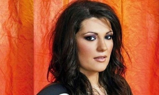 Κατερίνα Ζαρίφη: «Απολογείται» στη Μενεγάκη για την τριπλή εμφάνιση με το ίδιο φόρεμα