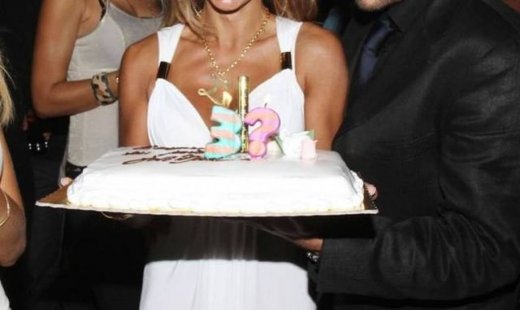 Ποια Ελληνίδα celebrity γιόρτασε τα γενέθλιά της κρύβοντας την ηλικία της;