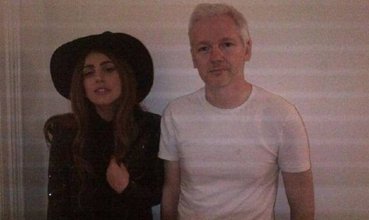 Όταν η Lady Gaga συνάντησε τον Julianne Assange