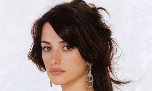 Πενέλοπε Κρουζ: «Συνήθως οι σκηνοθέτες γελούν μαζί μου»