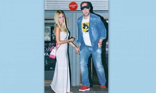 Χολίδης: Κρατά την Δούκισσα από το χέρι και κλείνει το μάτι