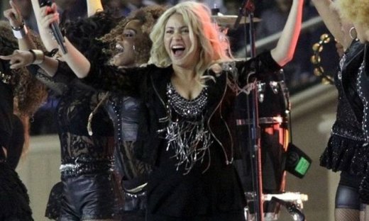 Shakira: Στη σκηνή και έγκυος!