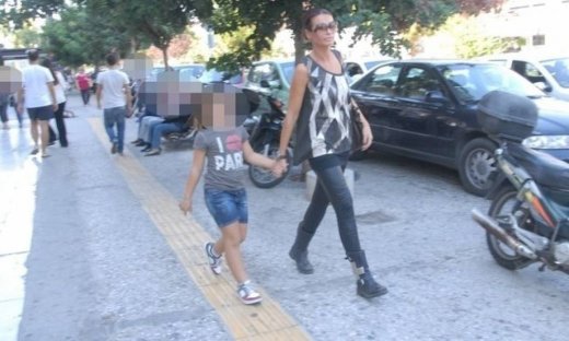 Νίνα Λοτσάρη: Για ψώνια με την κόρη της στη Γλυφάδα