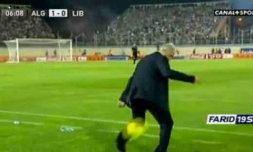 Απίστευτη πάσα-τακουνάκι από προπονητή! (video)