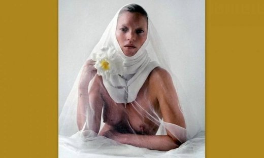 Η Kate Moss γυμνή στη νέα της φωτογράφηση