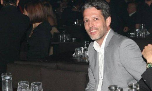 Ανδρέας Καψάλης: Πρώτο τραπέζι στην πρεμιέρα της αγαπημένης του, Έλενας Παπαρίζου