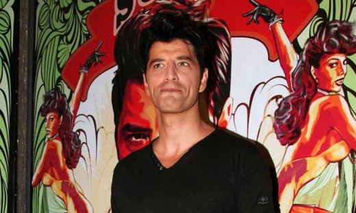 Σάκης Ρουβάς: «Μόλις έρθουμε λίγο σε επαφή με το χαρούμενο δημιουργούμε άλλη ενέργεια γύρω μας»