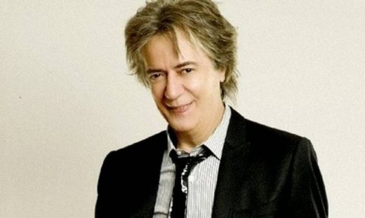 O Κώστας Τουρνάς επιστρέφει με «Τα απέραντα χωράφια»