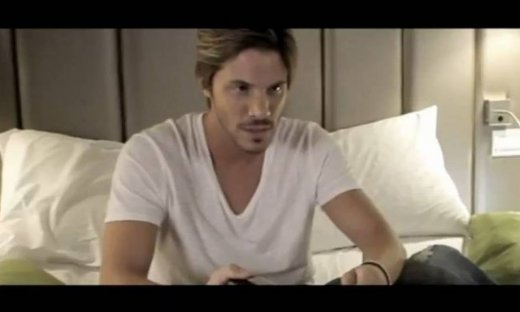 Νίκος Οικονομόπουλος: Δείτε το βίντεο κλιπ του «Εννοείται»