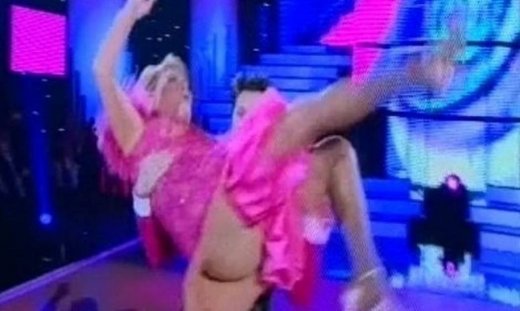 Dancing with the stars: Βάσια Τριφύλλη: Θεατρική χορογραφία με… αποκαλυπτικά «ατυχήματα»