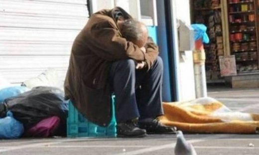 Προσποιούνται τους αστέγους για ένα πιάτο φαί!