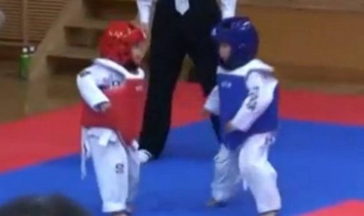 Βίντεο: Η πιο αστεία πάλη που θα δείτε ποτέ!