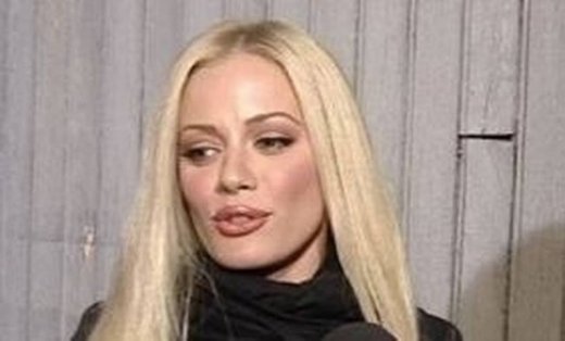 Ζέτα Μακρυπούλια: «Το φόρεμα της πρεμιέρας άρεσε πολύ στον Μιχάλη»