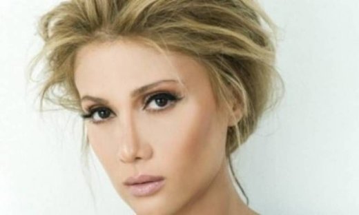 Ακούστε το νέο τραγούδι της Στέλλας Καλλή