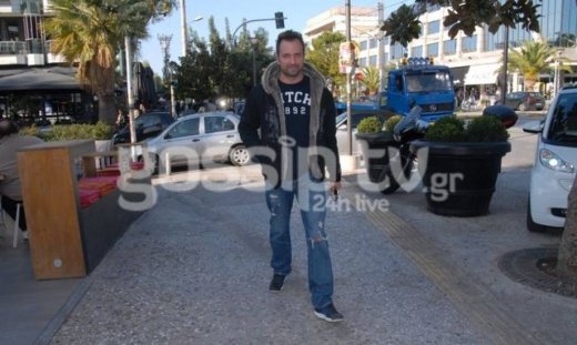 Γιώργος Λιανός: Χαλαρή βόλτα μόνος στην Γλυφάδα