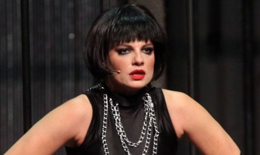 Τάνια Τρύπη: «Είμαστε φίλες με τις κόρες μου μα πάνω απ' όλα είμαι μαμά»