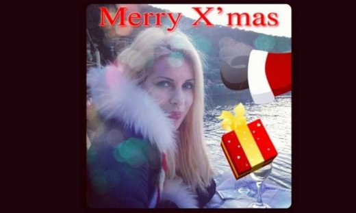 Ελένη Μενεγάκη: Φωτογραφίζεται και μας εύχεται «Καλά Χριστούγεννα»!