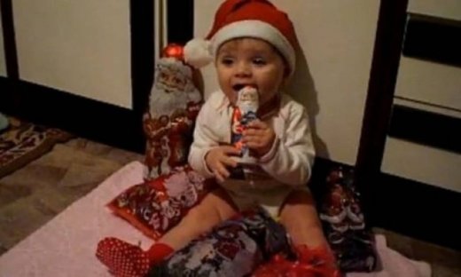 Βίντεο: Δείτε τον πιο γλυκό Χριστουγεννιάτικο μπέμπη!