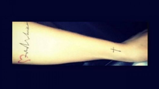 Ποια τραγουδίστρια έχει «χτυπήσει» αυτά τα tattoo;