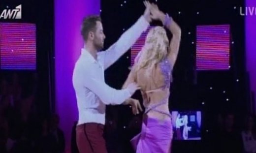 Ηλίας Βρεττός: Τραγούδησε live και χόρεψε Mambo