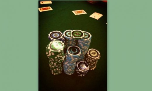 Χάνει στην αγάπη… κερδίζει στα τυχερά παιχνίδια γνωστός Έλληνας τραγουδιστής