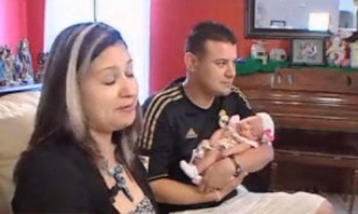 Ήταν στο χειρουργείο του μαιευτηρίου και τελικά την ξεγέννησε ο… σύζυγός της!