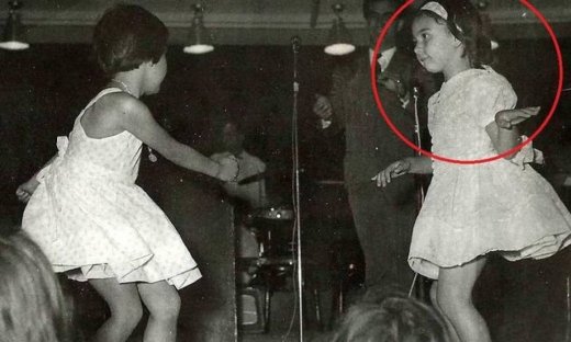 Ποια γνωστή ηθοποιός είναι το κοριτσάκι που δίνει ρεσιτάλ στο χορό;