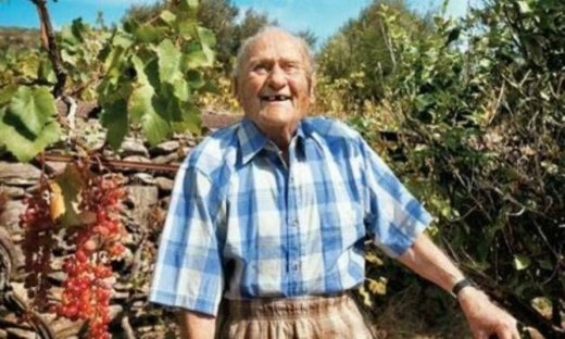 Πέθανε ο κυρ Σταμάτης, ο αιωνόβιος Ικαριώτης που κορόιδεψε τον καρκίνο