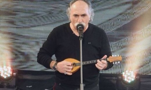 Αγάθωνας Ιακωβίδης: «Δαγκώνω λαρύγγια για να υποστηρίξω τη μουσική και τις απόψεις μου, γιατί έχω δώσει τις εξετάσεις μου»