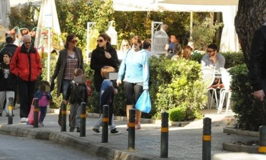 Κοκκίνου-Χρηστίδου-Καμπούρη: Βόλτα με τα παιδιά τους