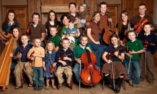 Έχουν 19 παιδιά και δύο εγγόνια αλλά θέλουν και να υιοθετήσουν!