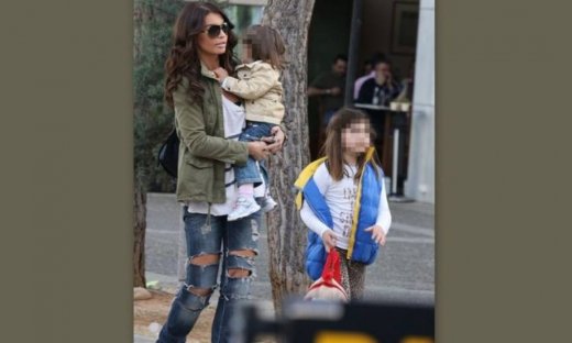 Νίνα Λοτσάρη: Βόλτα με τις υπέροχες κόρες της!