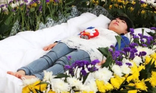 Αν είναι δυνατόν: Ζήτησε να την κηδέψουν... ζωντανή! Διαβάστε γιατί