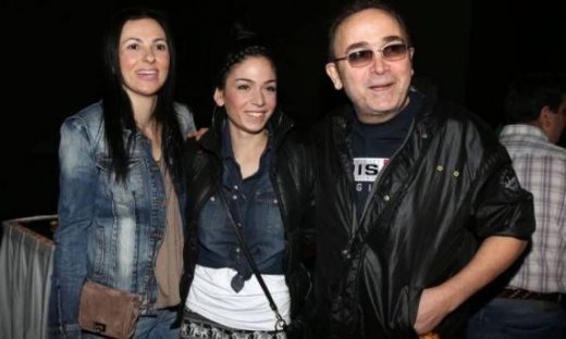 Σταμάτης Γονίδης: Αγκαλιά με τις γυναίκες της ζωής του!