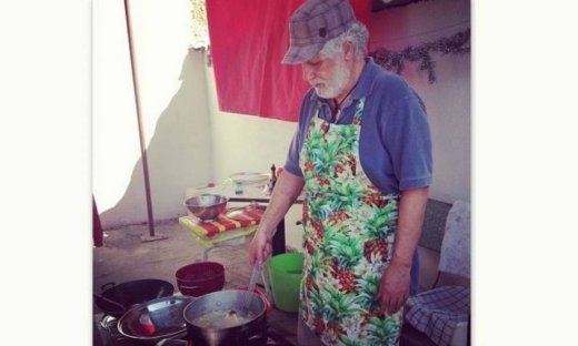 Αναγνωρίζετε τον ηθοποιό της φωτογραφίας που τηγανίζει πατάτες;