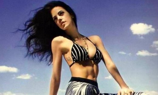 Η Ελισάβετ Σπανού φωτογραφίζεται ως μοντέλο και μιλά για τον έρωτα!