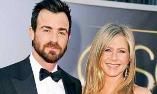 Jennifer Aniston: Αναβάλλει το γάμο λόγω... Bradgelina!