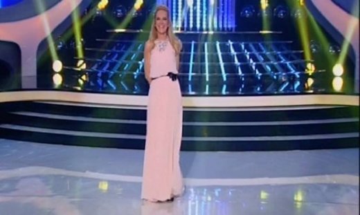 «Your face sounds familiar»: Η έναρξη του 6ου live και το εντυπωσιακό φόρεμα της Μπεκατώρου