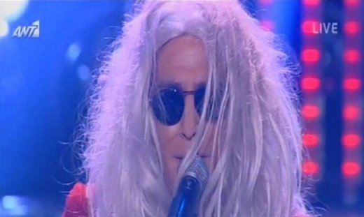 Ο Κώστας Μαρτάκης μεταμφιέστηκε σε Καρβέλα!