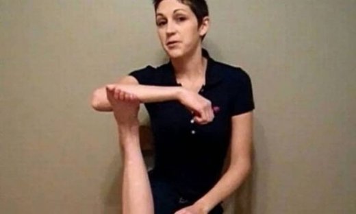 Επέζησε από τον καρκίνο και περιστρέφει το πόδι της κατά 180 μοίρες!