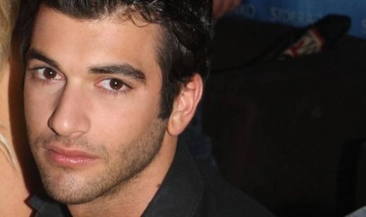 Μάνος Ιωάννου: «Πολλές φορές μου έχουν στείλει μηνύματα και άντρες και γυναίκες και κάποια ήταν έως και χυδαία»