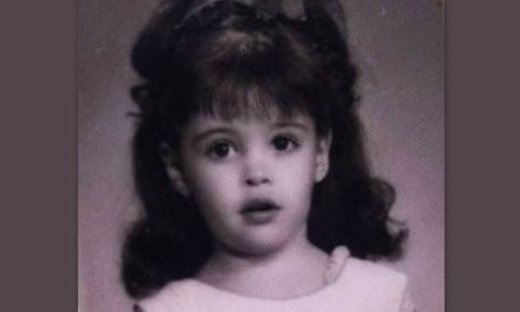 Ποια είναι το όμορφο μελαχρινό κοριτσάκι της φωτογραφίας;